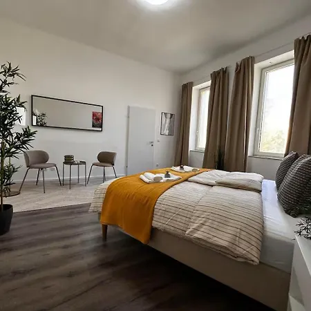 Center - 15 Minuten Nach Wien Appartement *