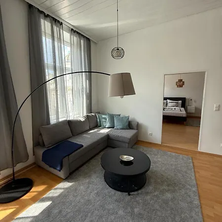 Center - 15 Minuten Nach Wien Appartement *